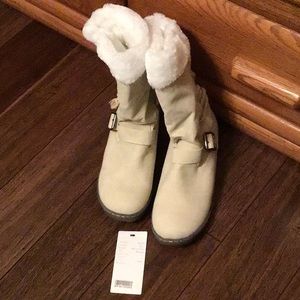 NEW Women’s Khaki midcalf fleece lined boots sz 9